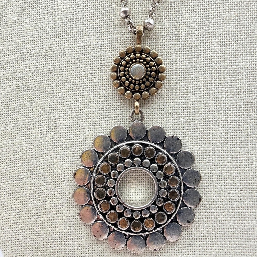 Vintage 90s Silver Tone Sunburst Medallion Pendant Necklace Boho Fashion Jewelry